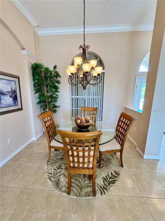 Activo con contrato: $575,000 (3 camas, 2 baños, 2401 Pies cuadrados)