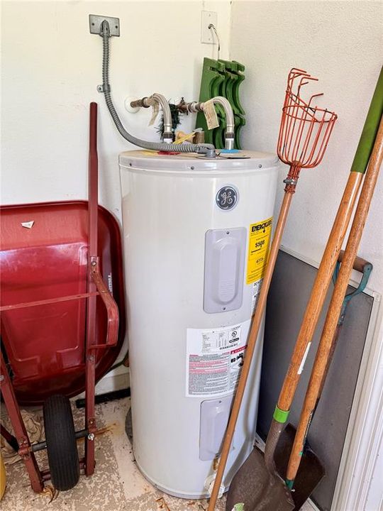 Activo con contrato: $575,000 (3 camas, 2 baños, 2401 Pies cuadrados)