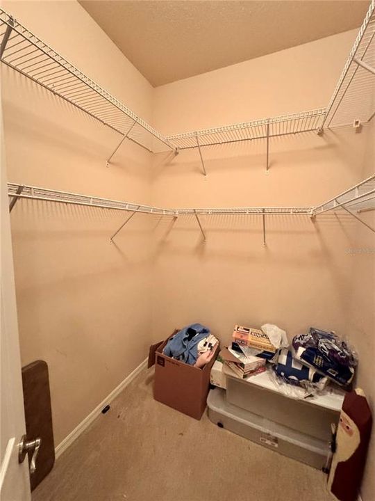 Activo con contrato: $575,000 (3 camas, 2 baños, 2401 Pies cuadrados)