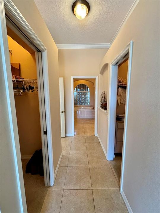 Activo con contrato: $575,000 (3 camas, 2 baños, 2401 Pies cuadrados)