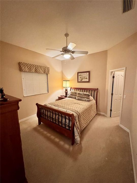 Activo con contrato: $575,000 (3 camas, 2 baños, 2401 Pies cuadrados)