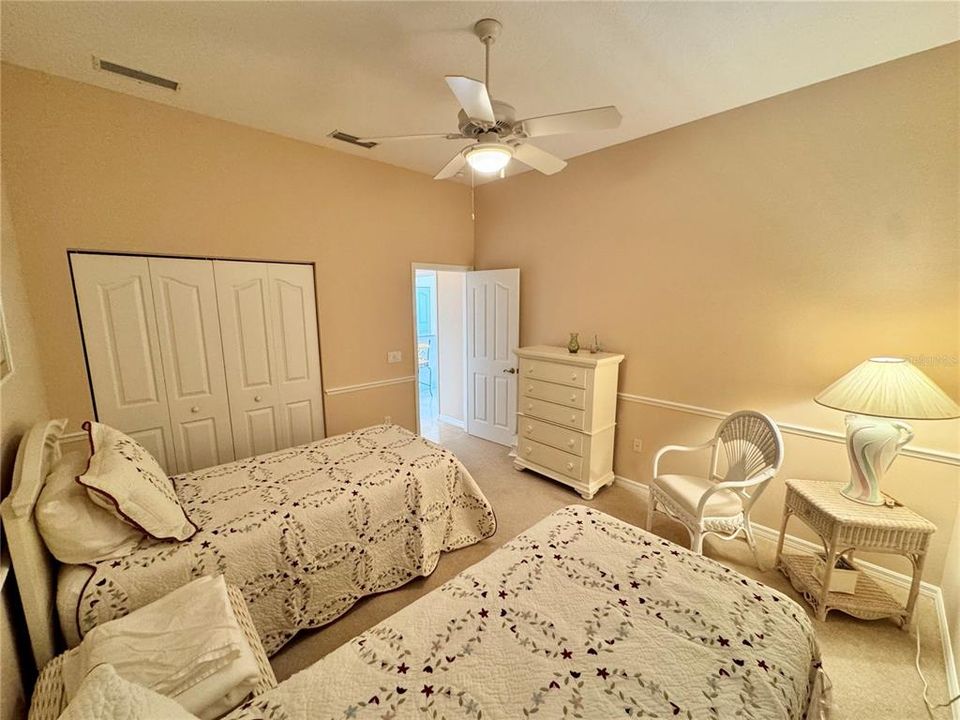 Activo con contrato: $575,000 (3 camas, 2 baños, 2401 Pies cuadrados)