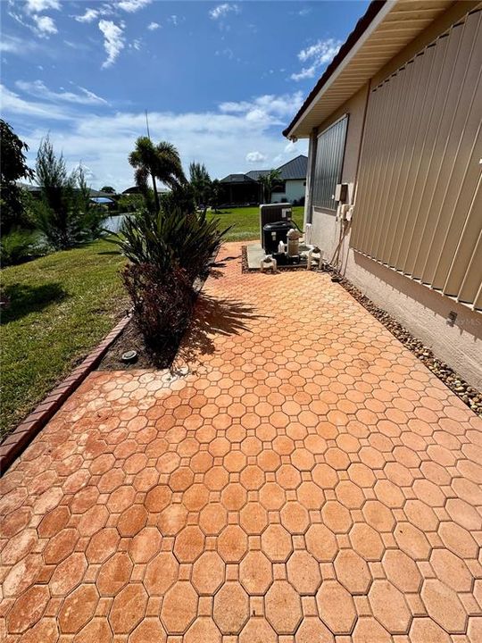 Activo con contrato: $575,000 (3 camas, 2 baños, 2401 Pies cuadrados)