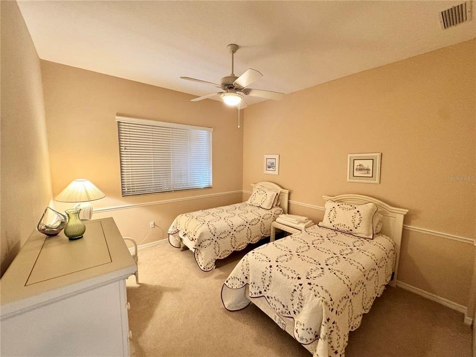 Activo con contrato: $575,000 (3 camas, 2 baños, 2401 Pies cuadrados)