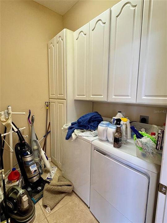 Activo con contrato: $575,000 (3 camas, 2 baños, 2401 Pies cuadrados)