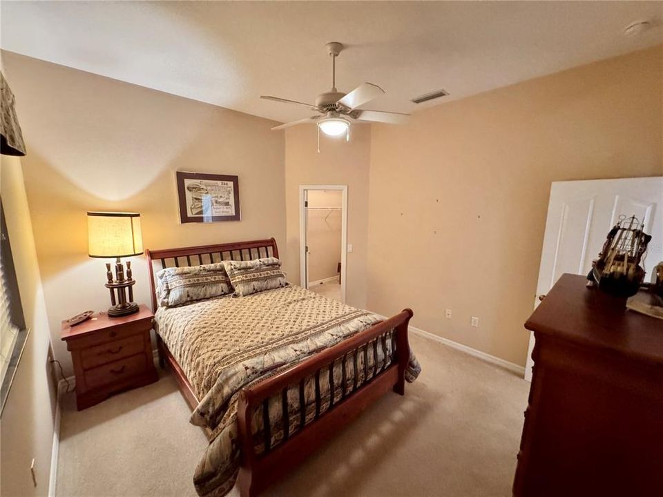 Activo con contrato: $575,000 (3 camas, 2 baños, 2401 Pies cuadrados)