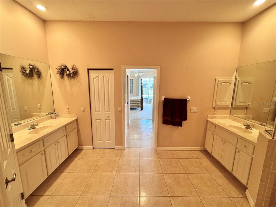 Activo con contrato: $575,000 (3 camas, 2 baños, 2401 Pies cuadrados)