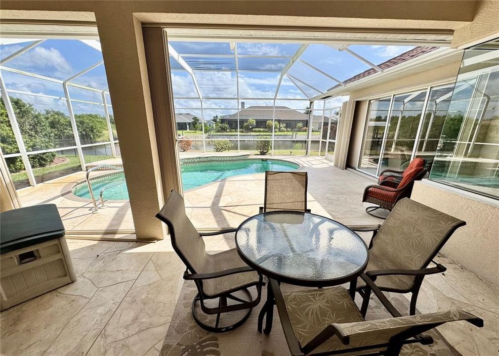 Activo con contrato: $575,000 (3 camas, 2 baños, 2401 Pies cuadrados)