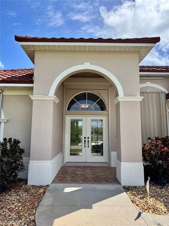 Activo con contrato: $575,000 (3 camas, 2 baños, 2401 Pies cuadrados)