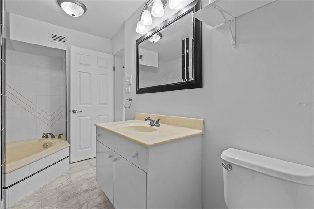 合同活跃: $475,000 (3 贝兹, 2 浴室, 1535 平方英尺)