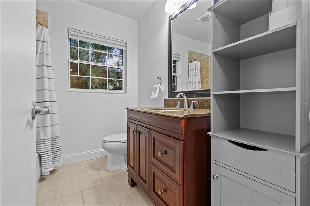 合同活跃: $475,000 (3 贝兹, 2 浴室, 1535 平方英尺)