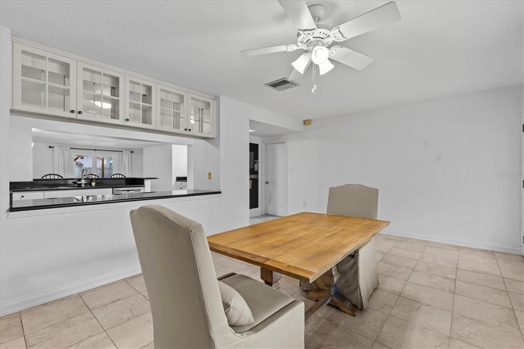 合同活跃: $475,000 (3 贝兹, 2 浴室, 1535 平方英尺)