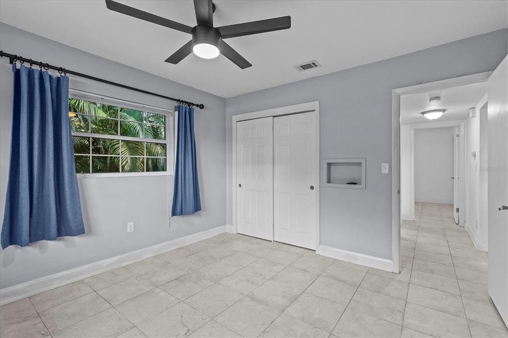 合同活跃: $475,000 (3 贝兹, 2 浴室, 1535 平方英尺)