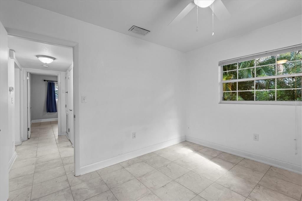 合同活跃: $475,000 (3 贝兹, 2 浴室, 1535 平方英尺)