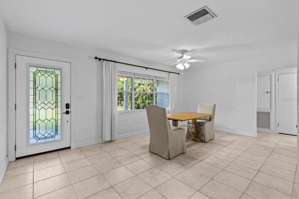 合同活跃: $475,000 (3 贝兹, 2 浴室, 1535 平方英尺)