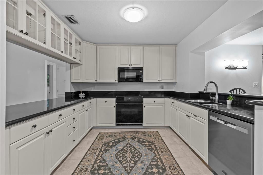 合同活跃: $475,000 (3 贝兹, 2 浴室, 1535 平方英尺)