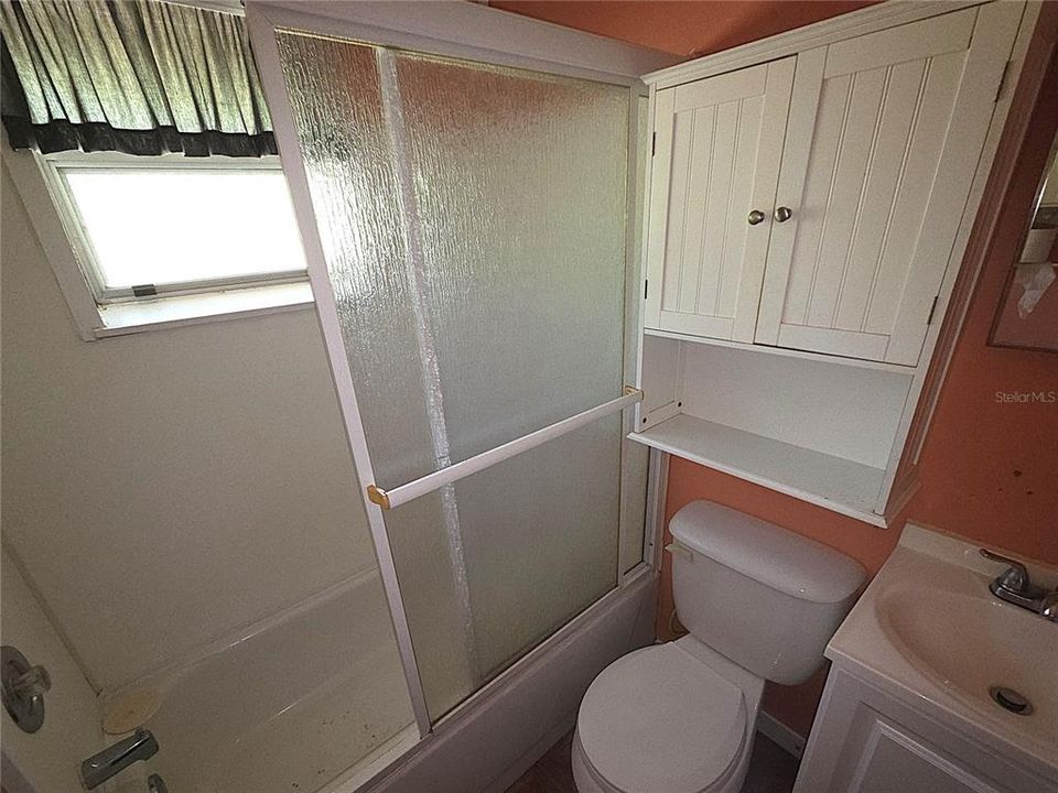 For Sale: $129,900 (2 beds, 2 baths, 925 Square Feet)