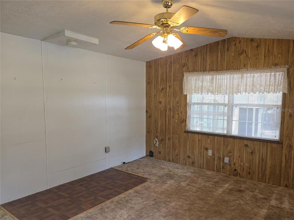 For Sale: $129,900 (2 beds, 2 baths, 925 Square Feet)