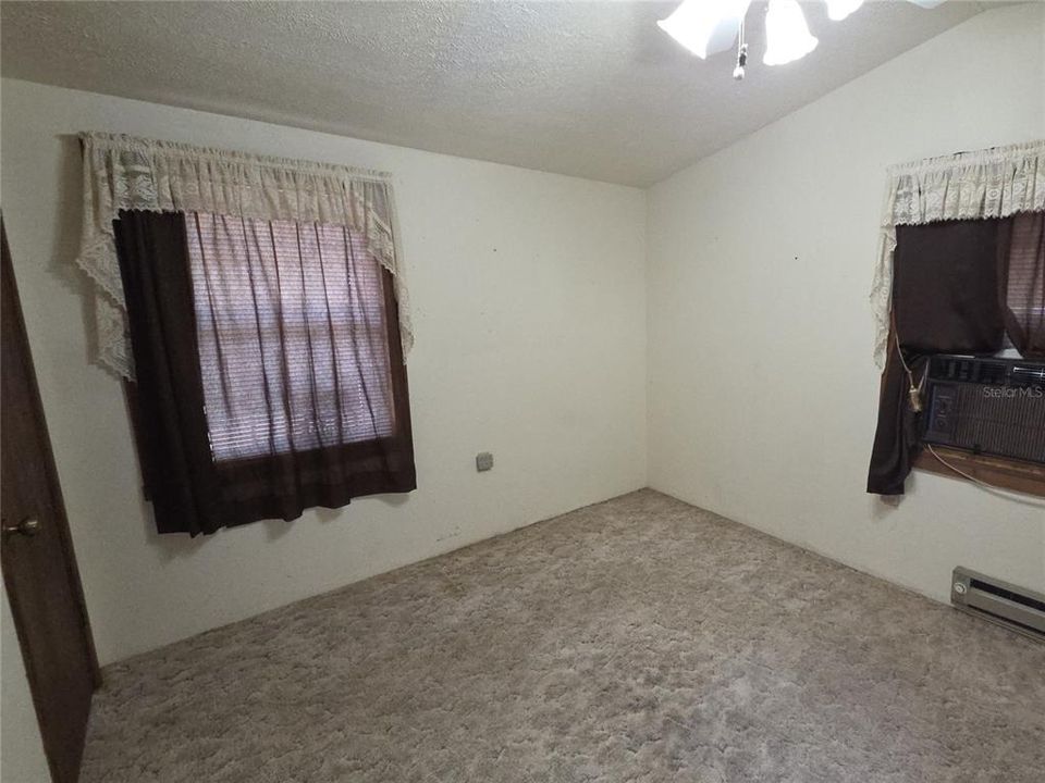 For Sale: $129,900 (2 beds, 2 baths, 925 Square Feet)
