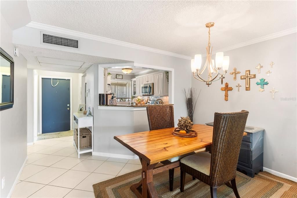 For Sale: $229,900 (2 beds, 2 baths, 1086 Square Feet)