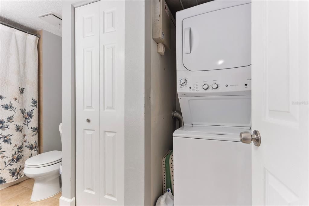 For Sale: $229,900 (2 beds, 2 baths, 1086 Square Feet)