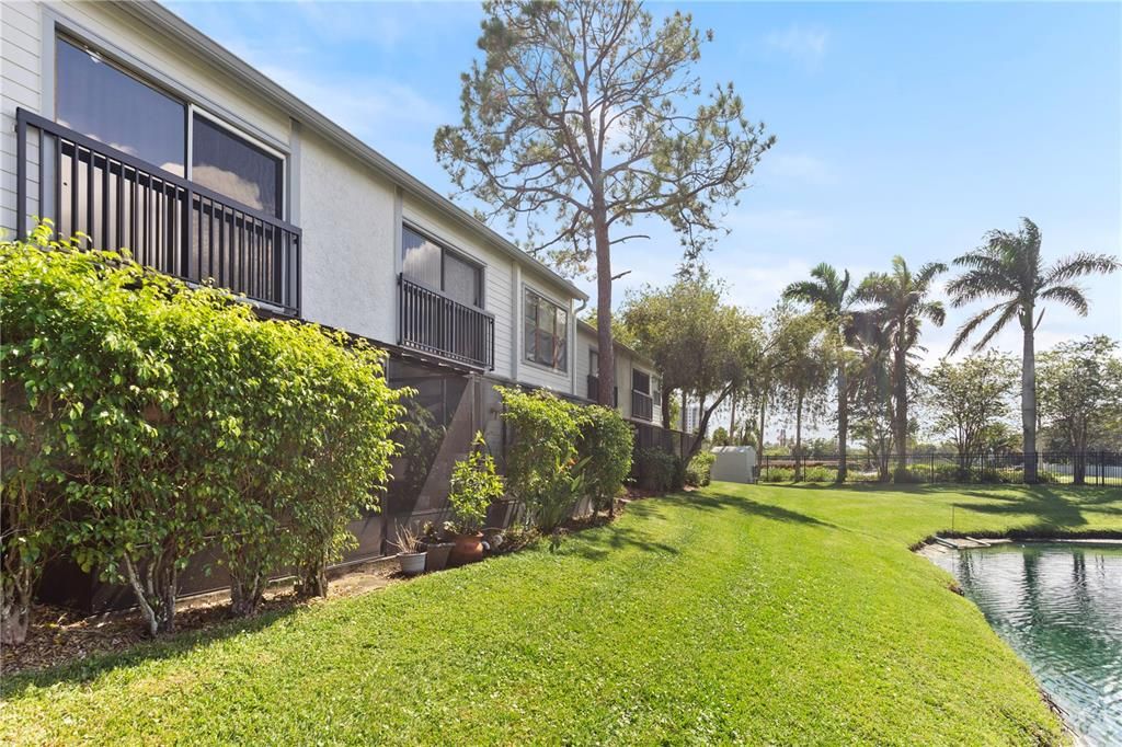 For Sale: $229,900 (2 beds, 2 baths, 1086 Square Feet)