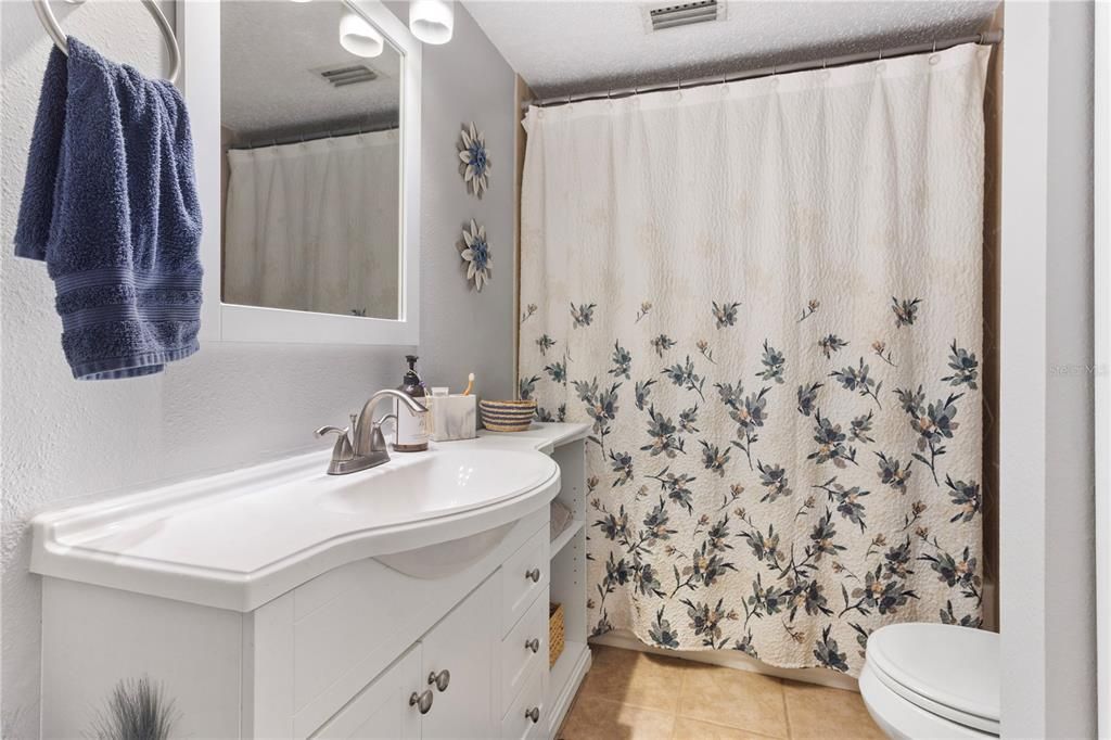 For Sale: $229,900 (2 beds, 2 baths, 1086 Square Feet)