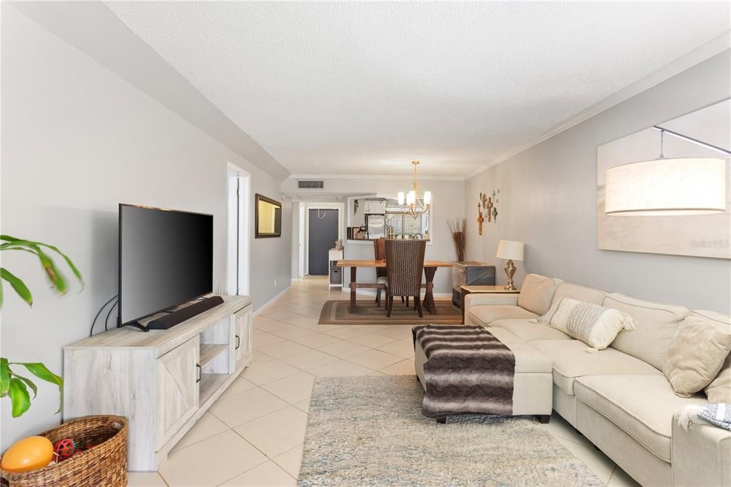 For Sale: $229,900 (2 beds, 2 baths, 1086 Square Feet)