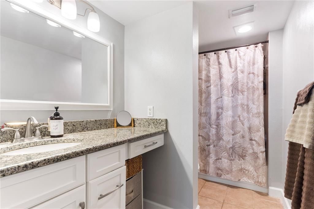 For Sale: $229,900 (2 beds, 2 baths, 1086 Square Feet)