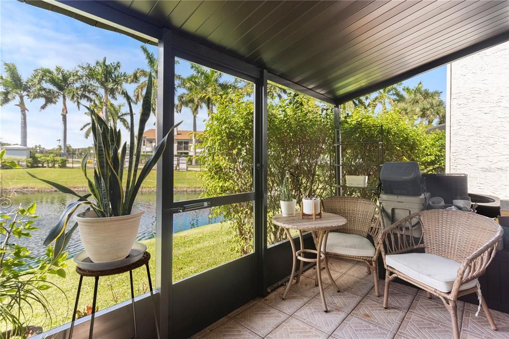 For Sale: $229,900 (2 beds, 2 baths, 1086 Square Feet)