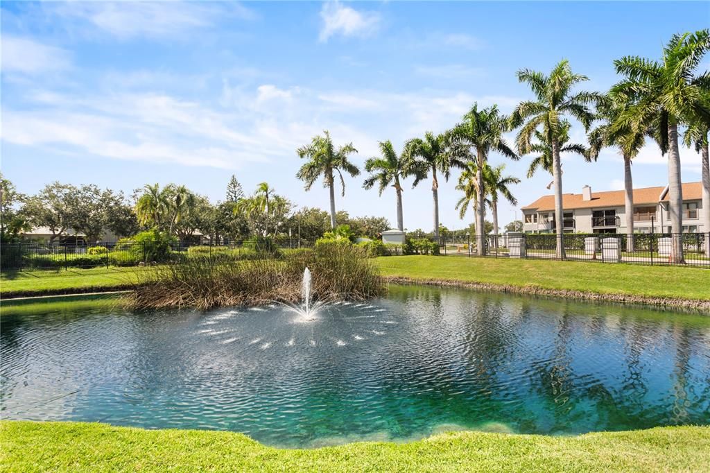 For Sale: $229,900 (2 beds, 2 baths, 1086 Square Feet)