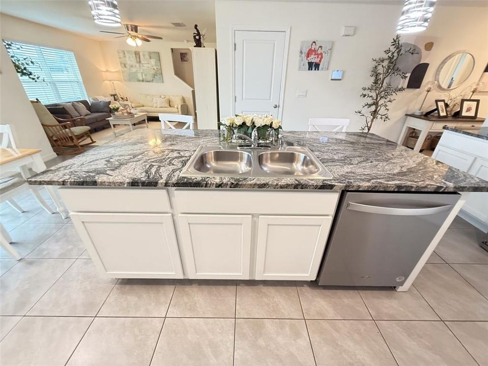 В аренду: $3,000 (4 спален, 3 ванн, 2435 Квадратных фут)