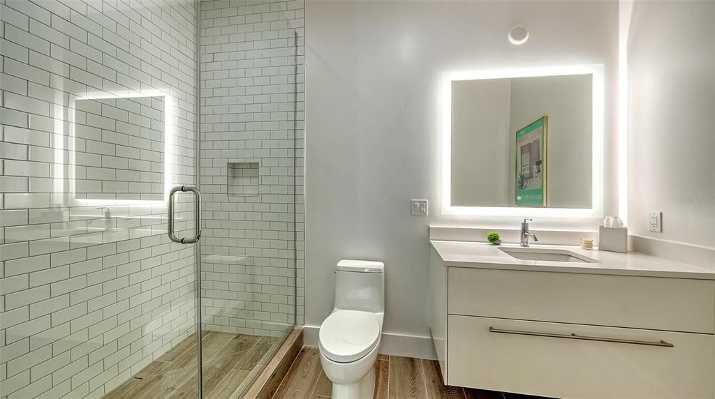 Activo con contrato: $2,225,000 (3 camas, 3 baños, 2229 Pies cuadrados)