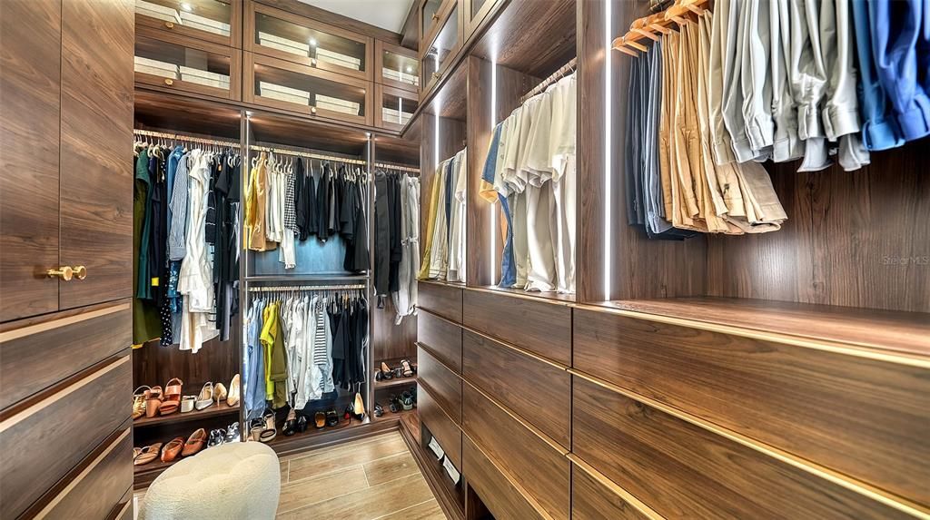 Activo con contrato: $2,225,000 (3 camas, 3 baños, 2229 Pies cuadrados)