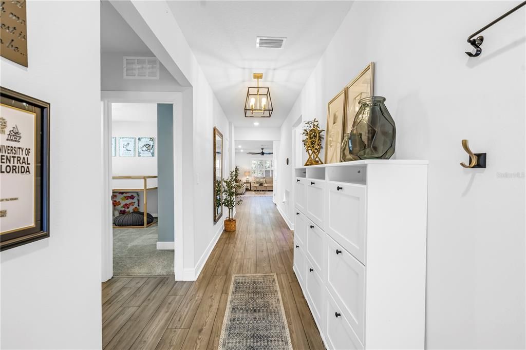 合同活跃: $385,000 (4 贝兹, 2 浴室, 1844 平方英尺)