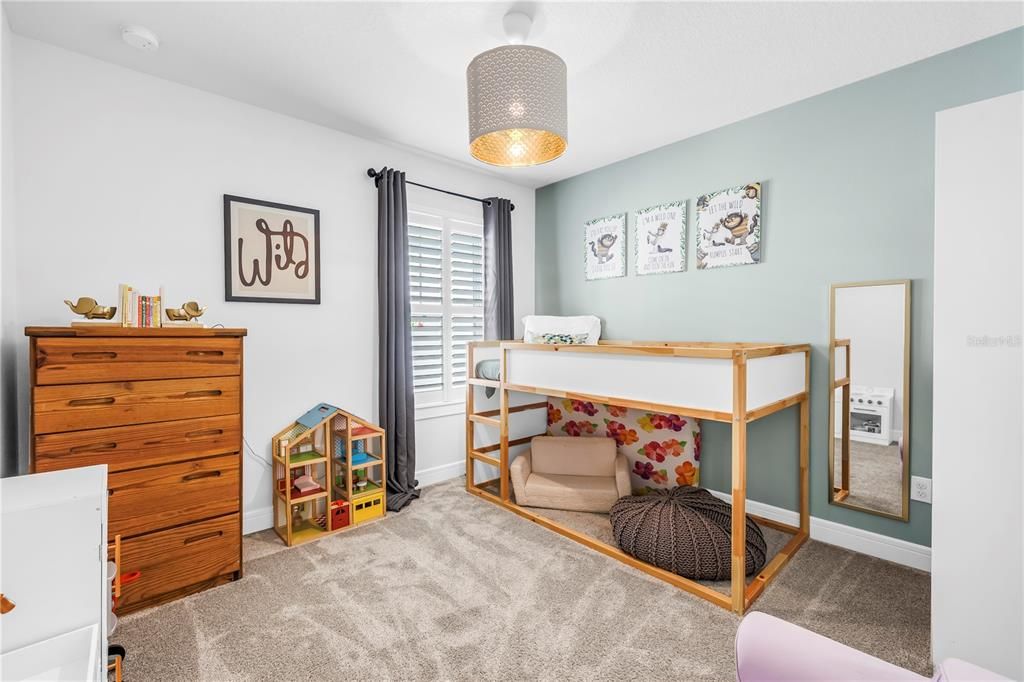 合同活跃: $385,000 (4 贝兹, 2 浴室, 1844 平方英尺)