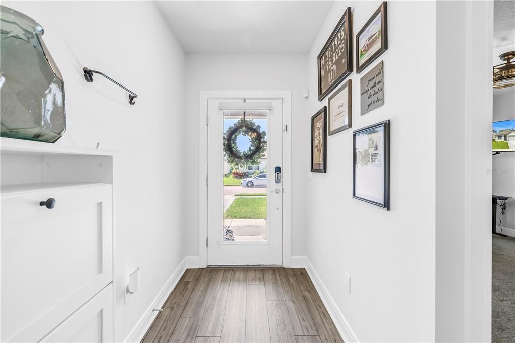 合同活跃: $385,000 (4 贝兹, 2 浴室, 1844 平方英尺)