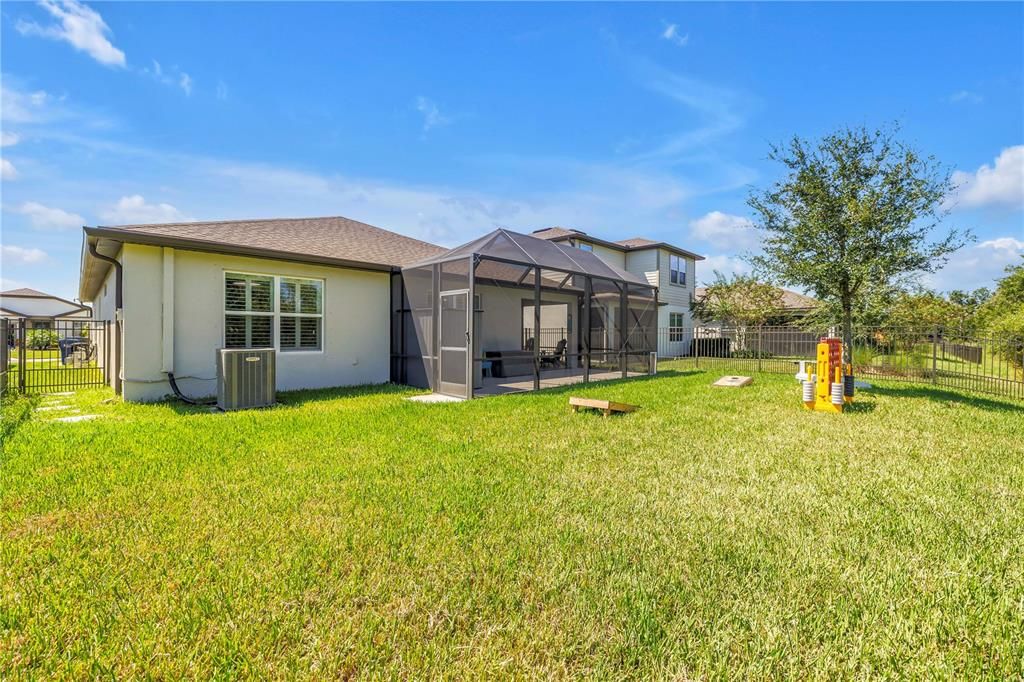 合同活跃: $385,000 (4 贝兹, 2 浴室, 1844 平方英尺)