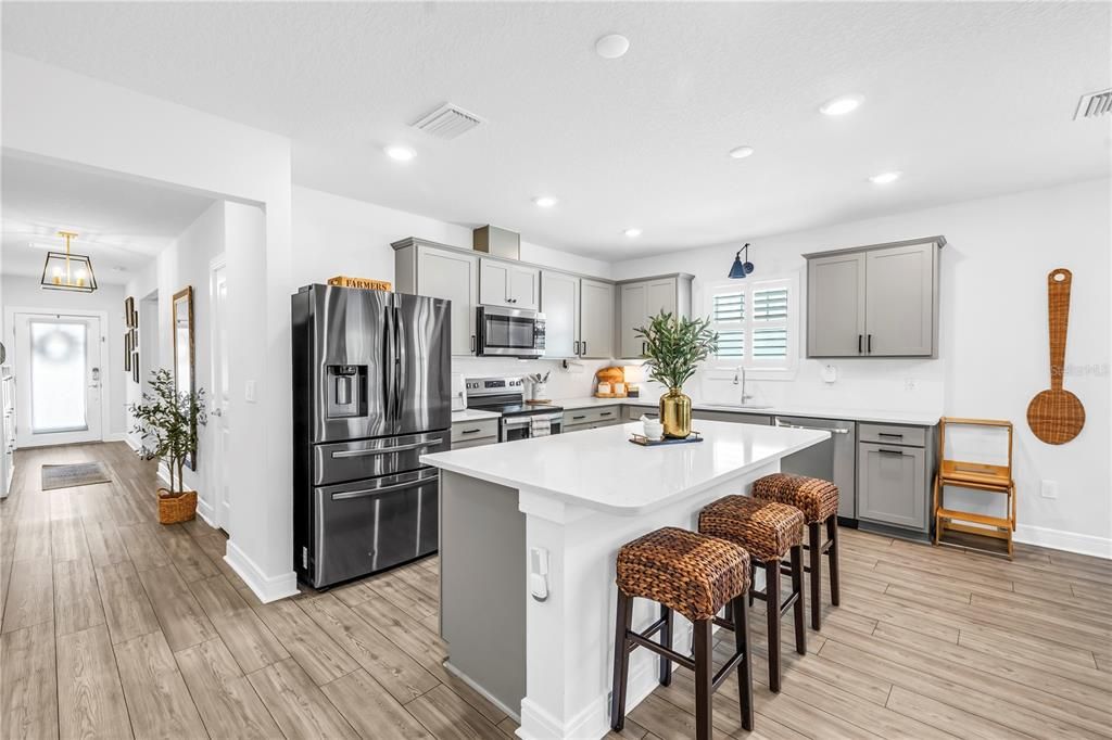 合同活跃: $385,000 (4 贝兹, 2 浴室, 1844 平方英尺)