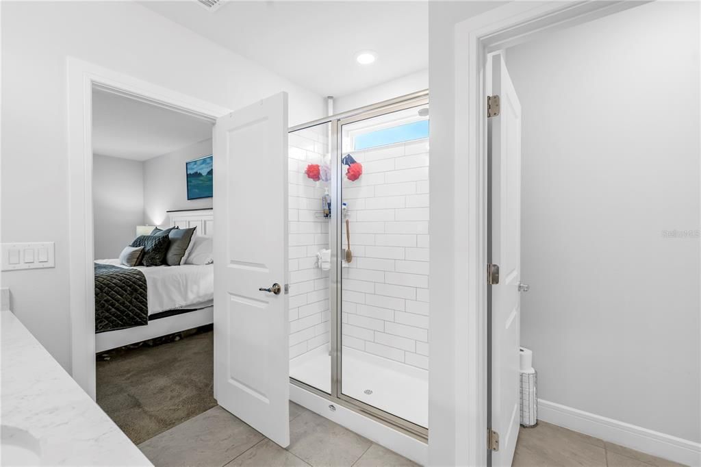 合同活跃: $385,000 (4 贝兹, 2 浴室, 1844 平方英尺)