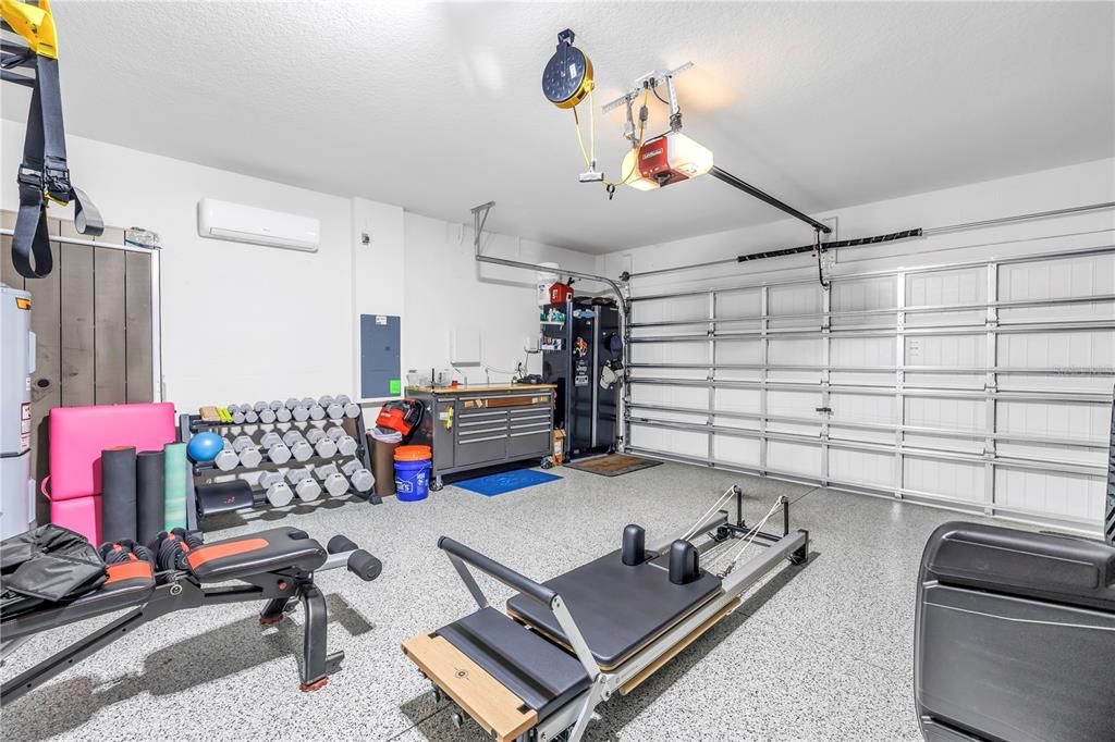 合同活跃: $385,000 (4 贝兹, 2 浴室, 1844 平方英尺)