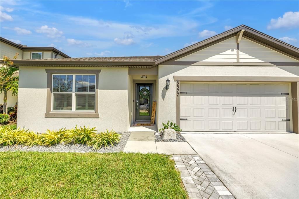 合同活跃: $385,000 (4 贝兹, 2 浴室, 1844 平方英尺)