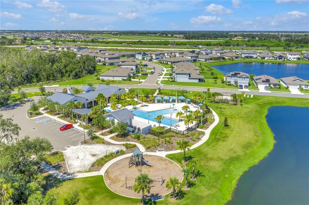 合同活跃: $385,000 (4 贝兹, 2 浴室, 1844 平方英尺)