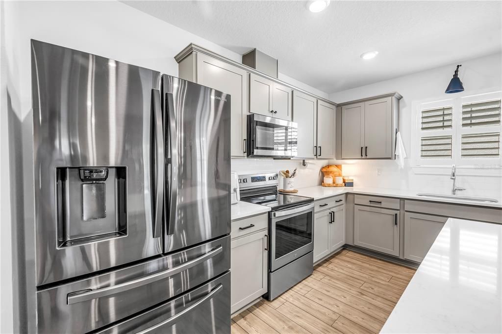 合同活跃: $385,000 (4 贝兹, 2 浴室, 1844 平方英尺)