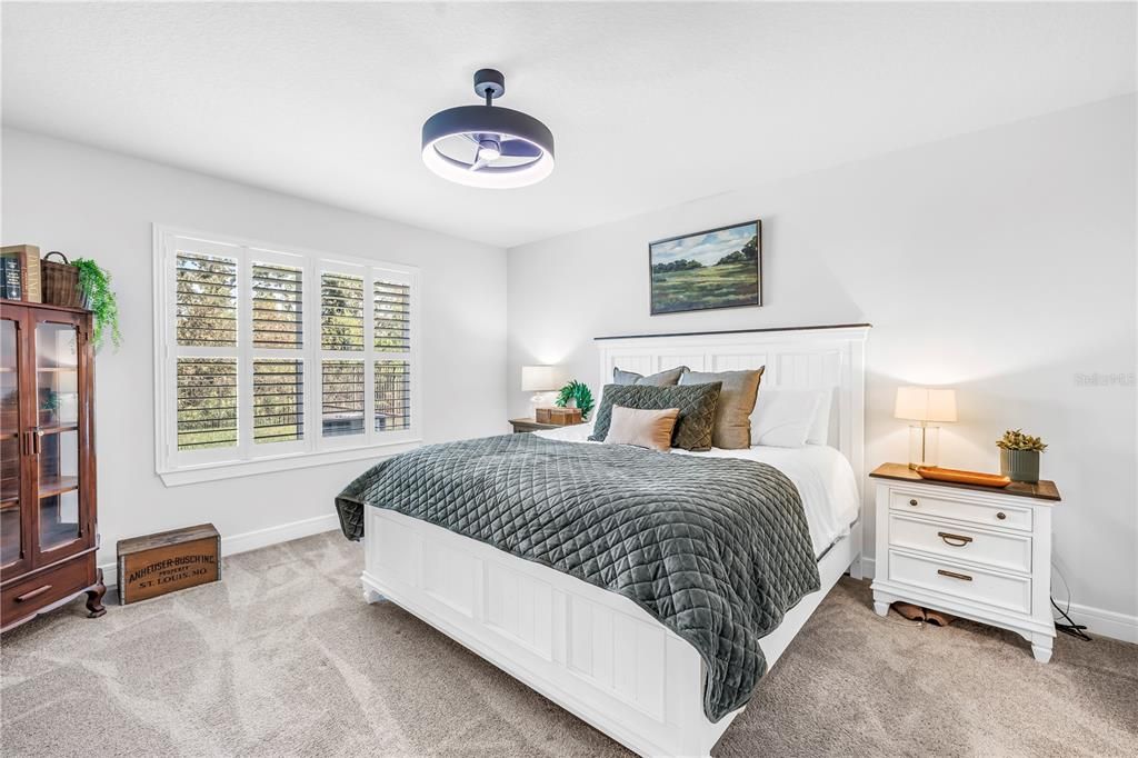 合同活跃: $385,000 (4 贝兹, 2 浴室, 1844 平方英尺)