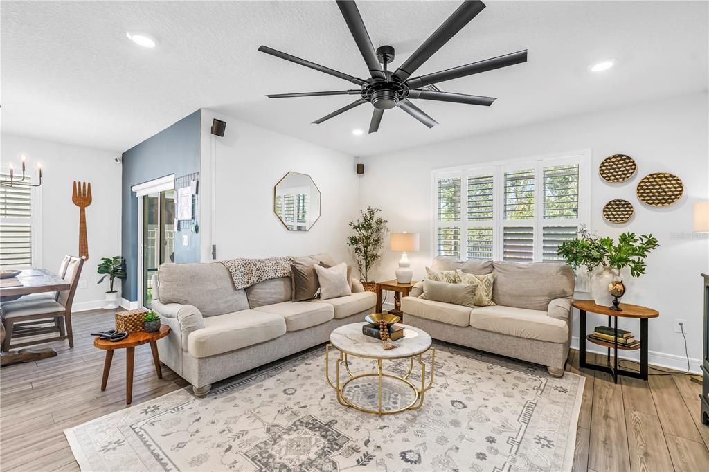 合同活跃: $385,000 (4 贝兹, 2 浴室, 1844 平方英尺)