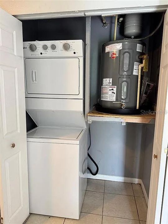 Под контрактом: $1,750 (3 спален, 2 ванн, 1050 Квадратных фут)