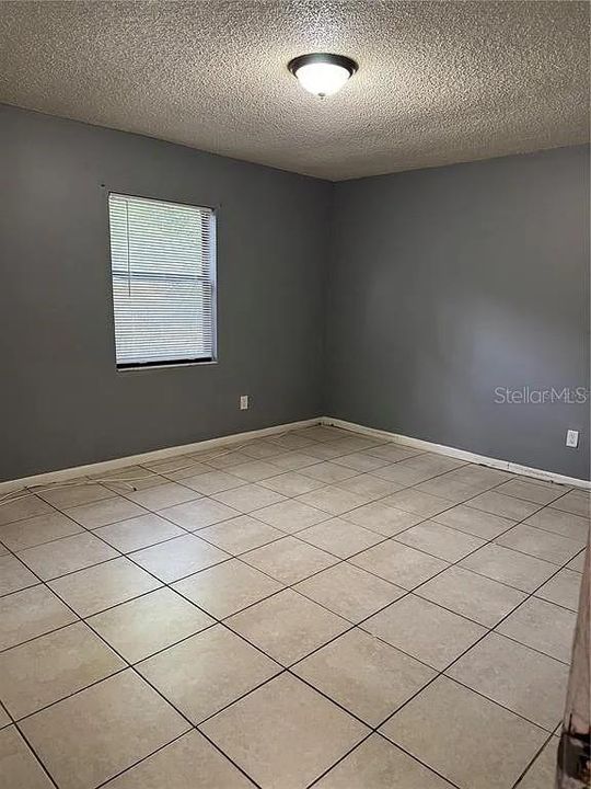 Под контрактом: $1,750 (3 спален, 2 ванн, 1050 Квадратных фут)