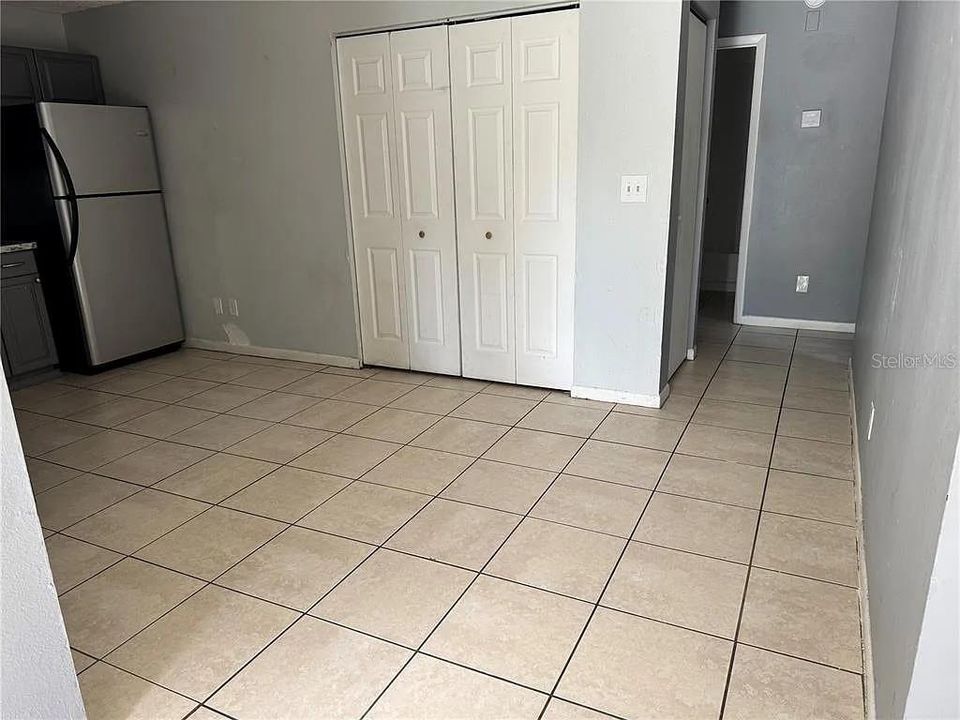 Под контрактом: $1,750 (3 спален, 2 ванн, 1050 Квадратных фут)