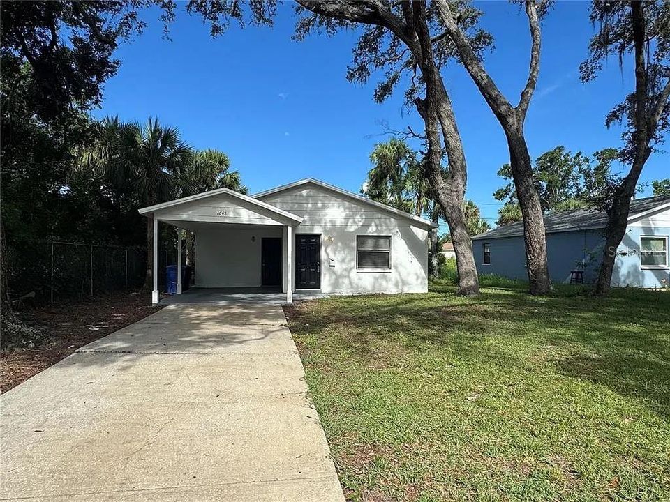 Под контрактом: $1,750 (3 спален, 2 ванн, 1050 Квадратных фут)